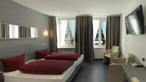 Postel nebo postele na pokoji v ubytování Hotel Zur Post