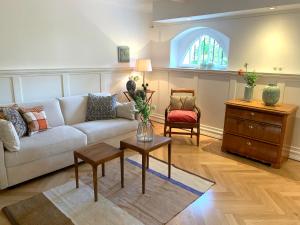 a living room with a couch and a table at Pension Villa Fortuna in Lübben