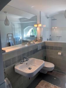 Ein Badezimmer in der Unterkunft Pension Villa Fortuna