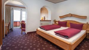 Postel nebo postele na pokoji v ubytování Hotel Zur Post