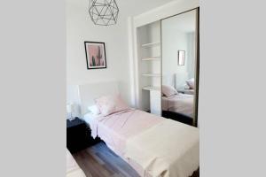 Posteľ alebo postele v izbe v ubytovaní Apartamento con Solarium by DV Properties #P5H3