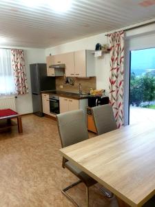 Kuchyň nebo kuchyňský kout v ubytování Ferienwohnung Albert Egger