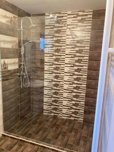A bathroom at Kiscsillag apartman