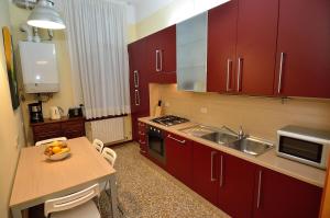 A kitchen or kitchenette at Da Bruno Homes