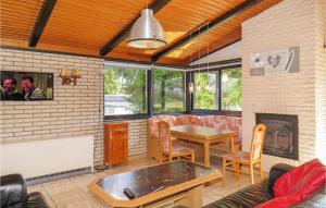 Una cocina o kitchenette en Awesome Home In Gerolstein With 3 Bedrooms And Wifi