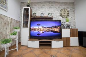 TV a/nebo společenská místnost v ubytování APARTAMENTO LA VEGUILLA