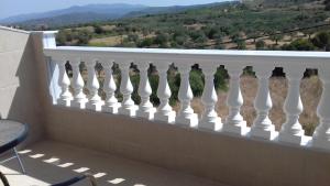 d'un balcon avec une balustrade blanche et une vue. dans l'établissement Apartments Vladimir, à Ágios Nikólaos