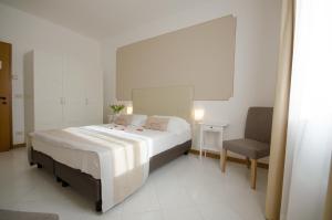 Postel nebo postele na pokoji v ubytování Hotel Al Sole Bardolino