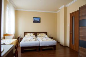 Кровать или кровати в номере Aura Apartman