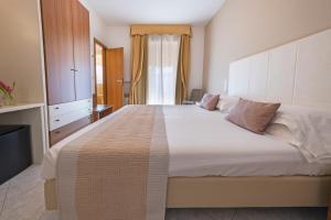 Postel nebo postele na pokoji v ubytování Hotel Al Sole Bardolino