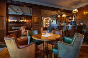Lounge nebo bar v ubytování Dukes Head Hotel + 37 fotografií