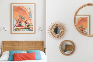 a bedroom with a bed and a mirror at Sanhaus Apartments - ul HAFFNERA i okolice - 3-5 minut od plaży i deptaka in Sopot