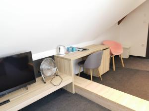 TV a/nebo společenská místnost v ubytování Cha Cha Rooms