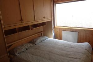 A bed or beds in a room at Intero appartamento in stile montagna