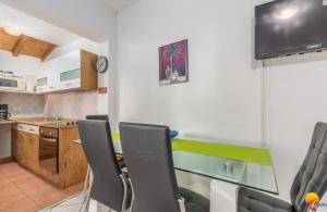 Kuchyň nebo kuchyňský kout v ubytování House Lucija
