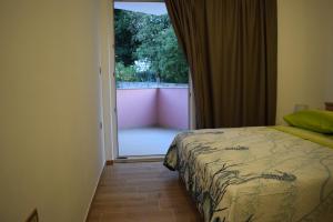 Llit o llits en una habitació de Apartmani Jelenić