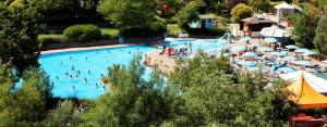 
Het zwembad bij of vlak bij Garden Village San Marino

