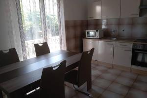 Fotografie z fotogalerie ubytování Two bedroom apartment v destinaci Sukošan
