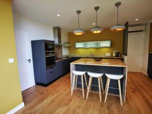 a kitchen with a island with two bar stools at Domaine de Stang Bihan in Concarneau