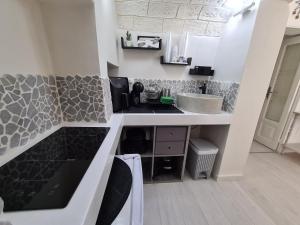 a kitchen with a sink and a counter top at Bed & Breakfast Dimora Felice in Ostuni