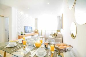 Morgenmad for gæster der bor på Timeless Beach II Apartment