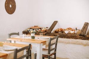 Maistas in country house arba netoliese
