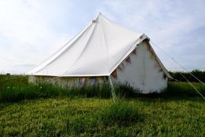 Çadırlı kamp alanının bulunduğu bina