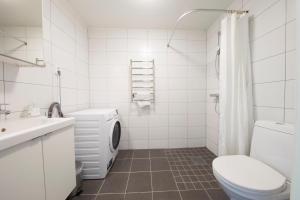 Koupelna v ubytování Continental Apartment Hotel Sollentuna + 37 fotografií