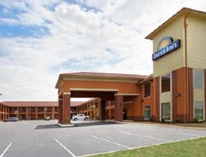 a hotel with a parking lot in front of it at Days Inn by Wyndham Dilley in Dilley