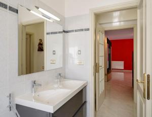 A bathroom at Appartamento Zappacenere