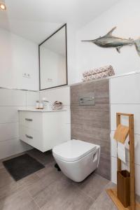 a bathroom with a toilet and a sink and a mirror at Studio La Concha direkt am Meer in Torrox Costa
