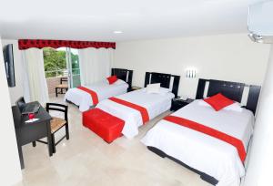 Postel nebo postele na pokoji v ubytování Hotel Suite Continental