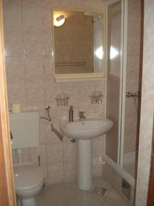 Koupelna v ubytování Guest House Karević