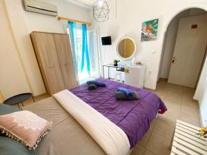 Ένα ή περισσότερα κρεβάτια σε δωμάτιο στο Avra Budget Beach Rooms