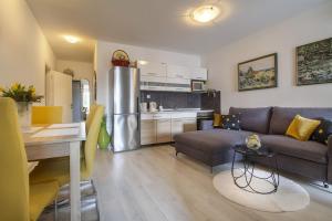 Kuchyňa alebo kuchynka v ubytovaní Apartman Seka