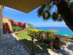 a yard with a view of the ocean from a house at Le Ghiaie Relax in Portoferraio