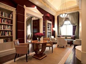 Predel za sedenje v nastanitvi The Dolder Grand - City and Spa Resort Zurich