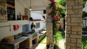 Kuchyň nebo kuchyňský kout v ubytování Apartmani Anita