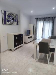 TV a/nebo společenská místnost v ubytování Apartamentos avda juan Carlos