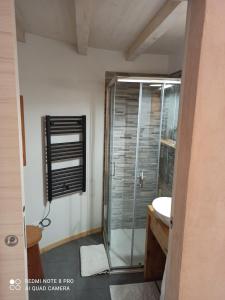 a bathroom with a glass shower and a sink at Botte Verticale Civ.80 in Santa Maria di Piave