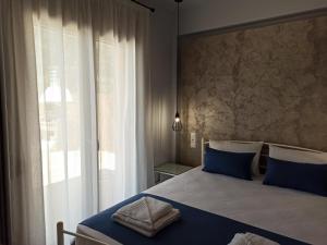 Un pat sau paturi într-o cameră la Villa Daedalus