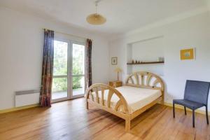 Giường trong phòng chung tại Villa Alaska - climatisée 10 personnes avec piscine chauffée +3 ảnh