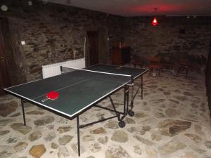 a ping pong table in a room with a ping pong ball at Casa Oliveiras do Douro in Sobreira