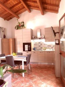 Kuchyň nebo kuchyňský kout v ubytování La Dimora