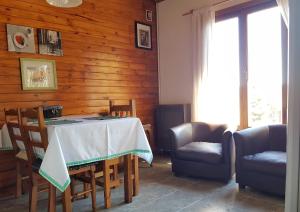 Uma área de estar em Cabañas Normana Inn