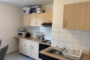 Η κουζίνα ή μικρή κουζίνα στο Beste Lage in Rostock: 2-Zimmerwohnung mit Balkon im 1.OG