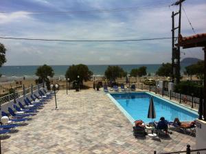 Bazén v ubytování Andreolas Beach Hotel nebo v jeho okolí