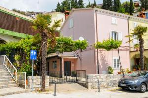 Gallery image of Apartman Gulliver in the center, 10 meters from the sea with private parking in natural shade in Rabac