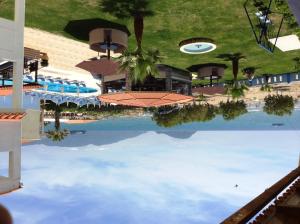 Bazén v ubytování Andreolas Beach Hotel nebo v jeho okolí