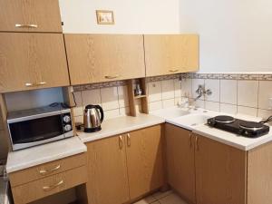 Kuchyňa alebo kuchynka v ubytovaní Domek wypoczynkowy Szczyrk Centrum - Twój Domek + 12 fotografií